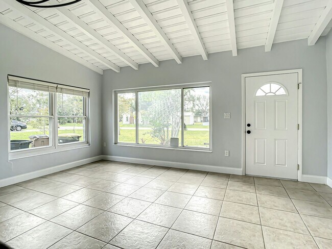 Building Photo - 310 Burland Street