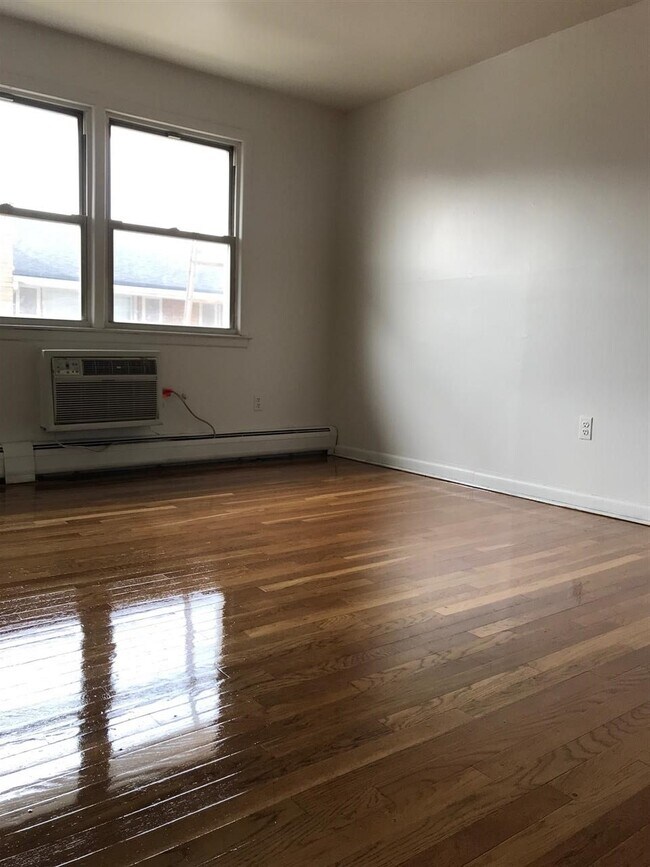 Foto del edificio - 1388 Paterson Plank Rd