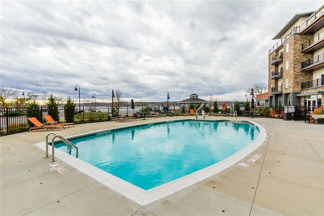 Foto del edificio - 205 Lakeshore Dr