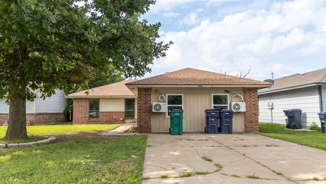 5 Bed 2 Bath Beautiful Home! - 5 Bed 2 Bath Beautiful Home!
