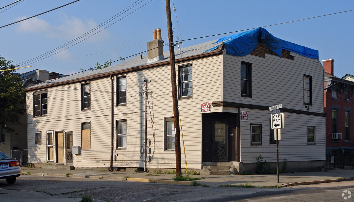 Primary Photo - 902 Putnam St