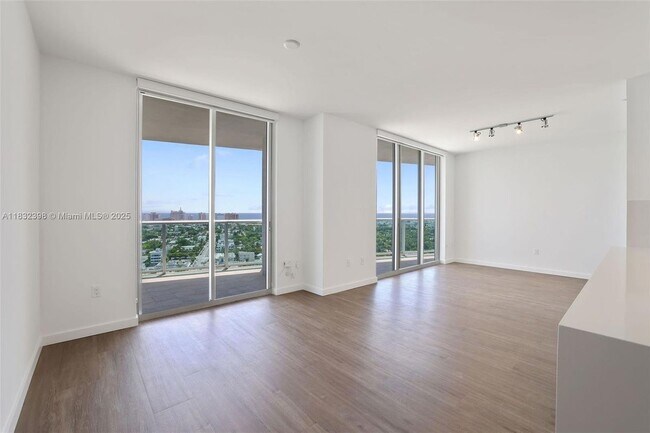 Foto del edificio - Flamingo Point 1500 Bay Road, Unit AC-2207