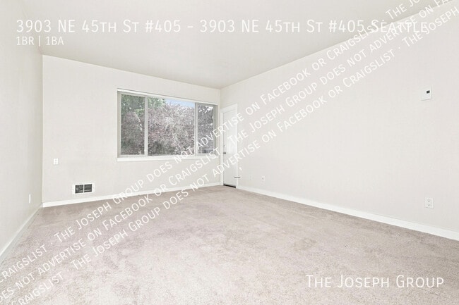 Building Photo - 3903 NE 45th St