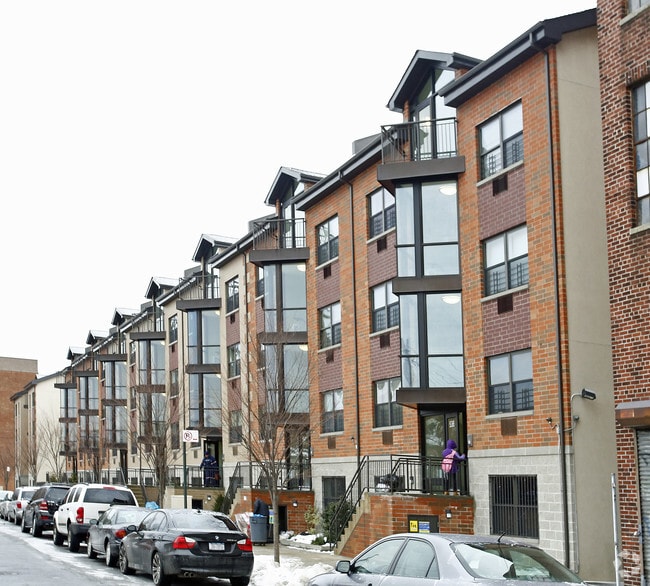 Building Photo - 550 Watkins Street