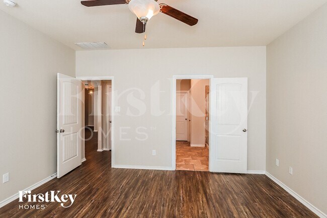 Foto del edificio - 3410 Bainbridge Hill Ln