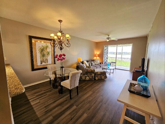Foto del edificio - 8056 Queen Palm Ln