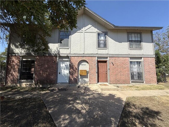 Building Photo - 4501 Hunt Cir