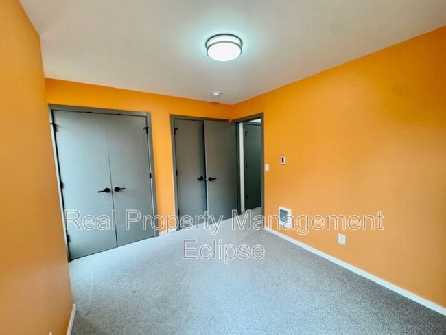 Foto del edificio - 541 S Cloverdale St