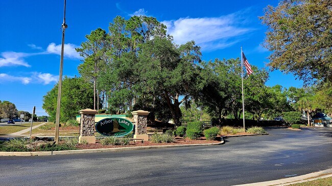 Foto del edificio - 3915 E Lake Todd Dr