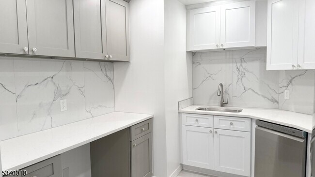 Foto del edificio - 76 Jamestown Rd