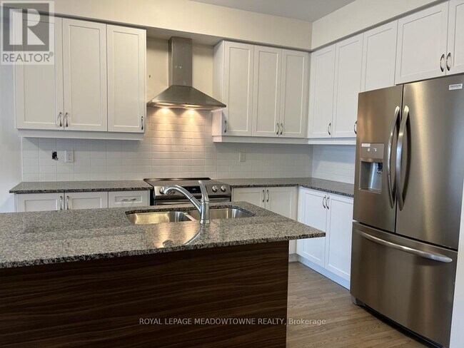 Photo du bâtiment - 45 Eberhardt Dr