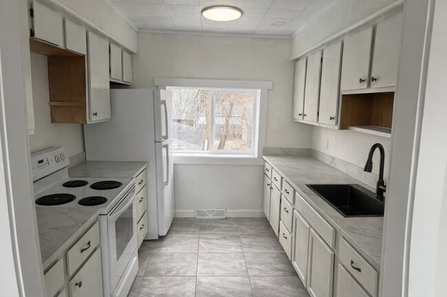 Foto del edificio - 716 W Bell Ave