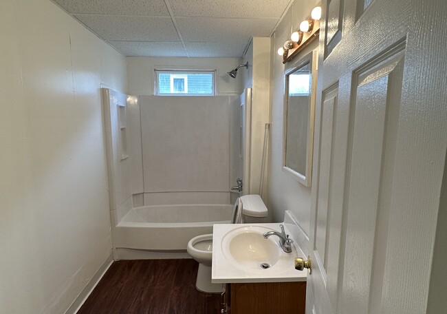 Building Photo - 108 Macamley St