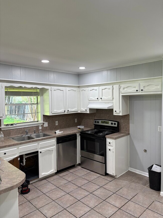 Photo - 16922 Dahlgren Ave House