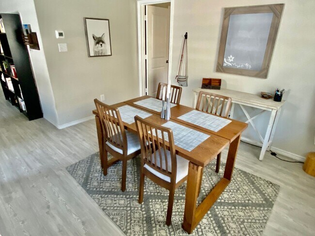 Foto del edificio - **APPLICATION RECEIVED** AVAILABLE NOW! 3 ...