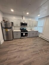 Building Photo - 60 James St