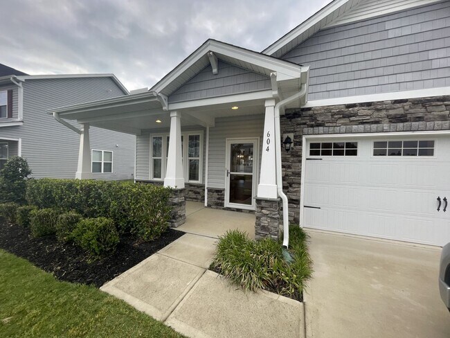 Building Photo - 4 Bedroom 2.5 Bath Detached with garage an...