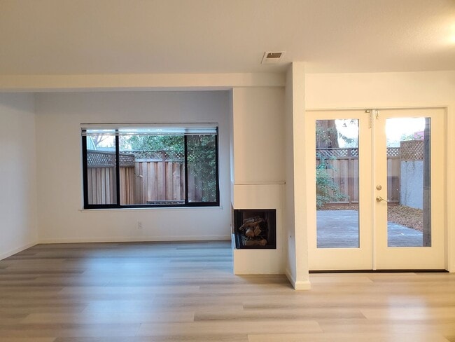 Building Photo - Spacious 2-Story Townhome, Completely Remo...