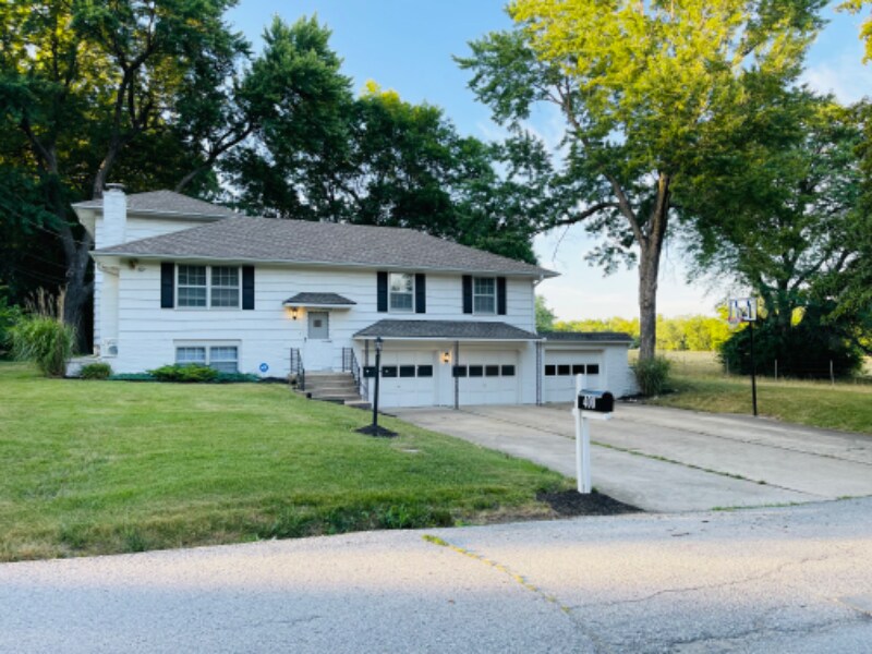Primary Photo - 400 E 127 St