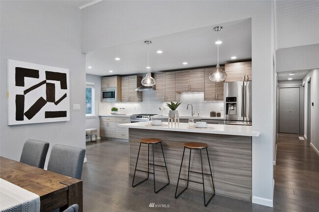 Foto del edificio - CLICK "REQUEST A TOUR" NOW!