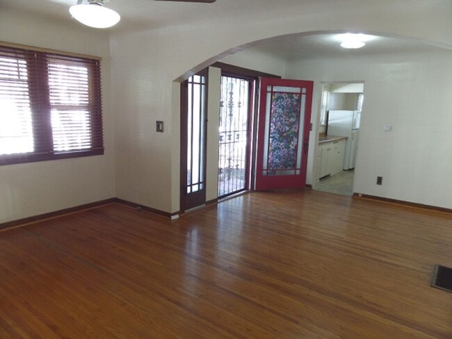 Foto del edificio - 2 Bedroom-1 Bathroom Single Story Home in ...