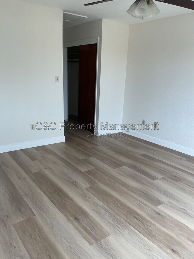 Foto del edificio - 1559 Elderwood Ave