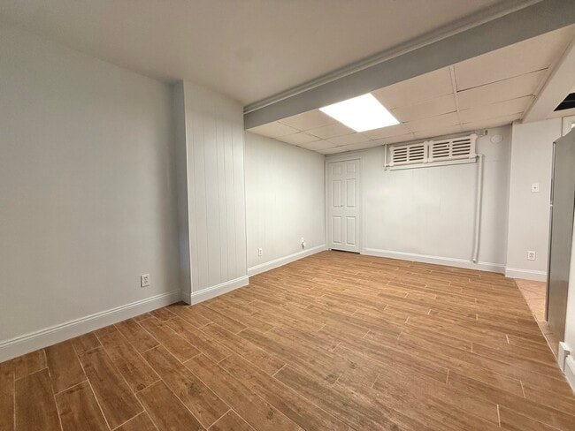 Building Photo - 1683 Beacon St