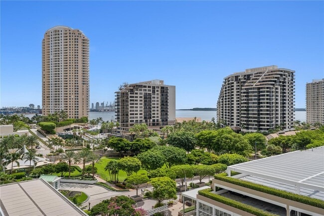 Foto del edificio - 801 Brickell Key Blvd