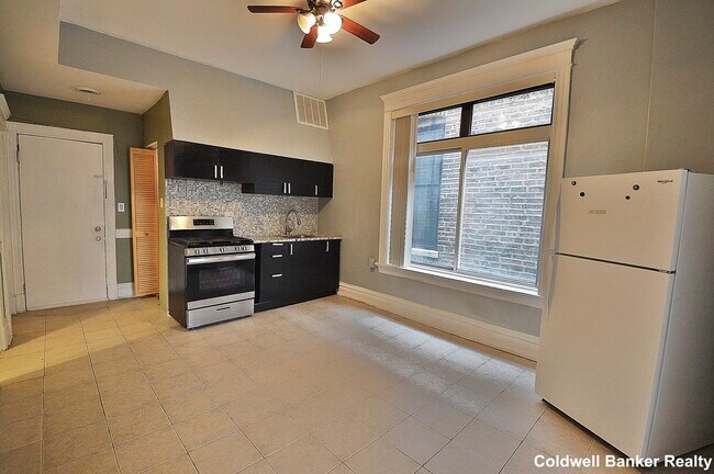 Building Photo - 1249 N Artesian Ave