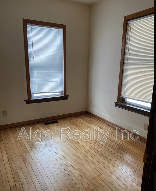 Foto del edificio - 4638 Camden Ave N