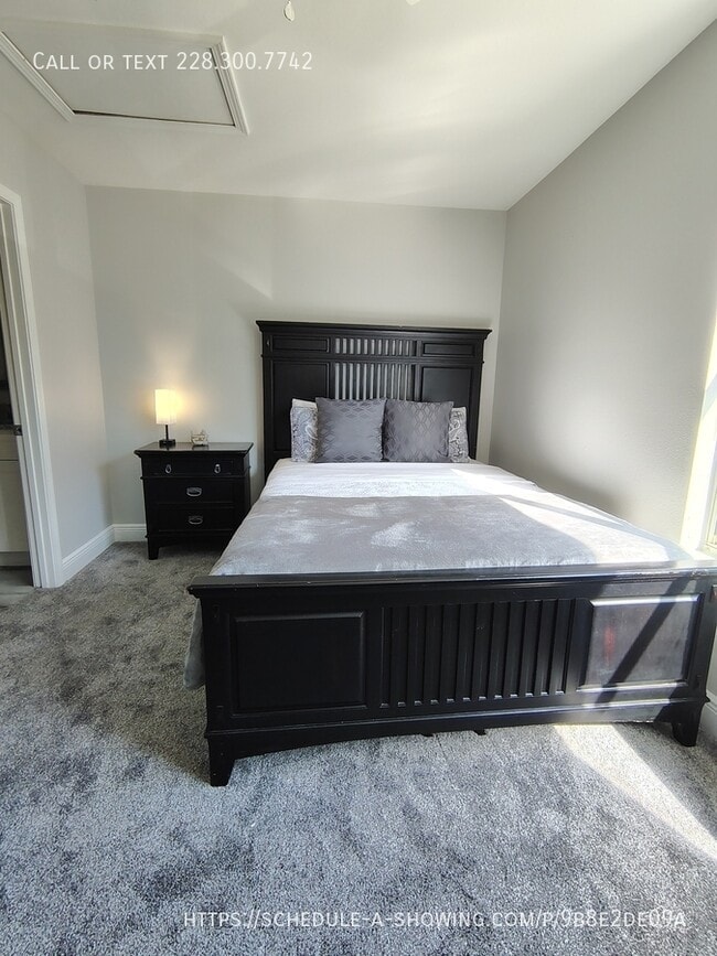 Building Photo - 229 Milray Ln