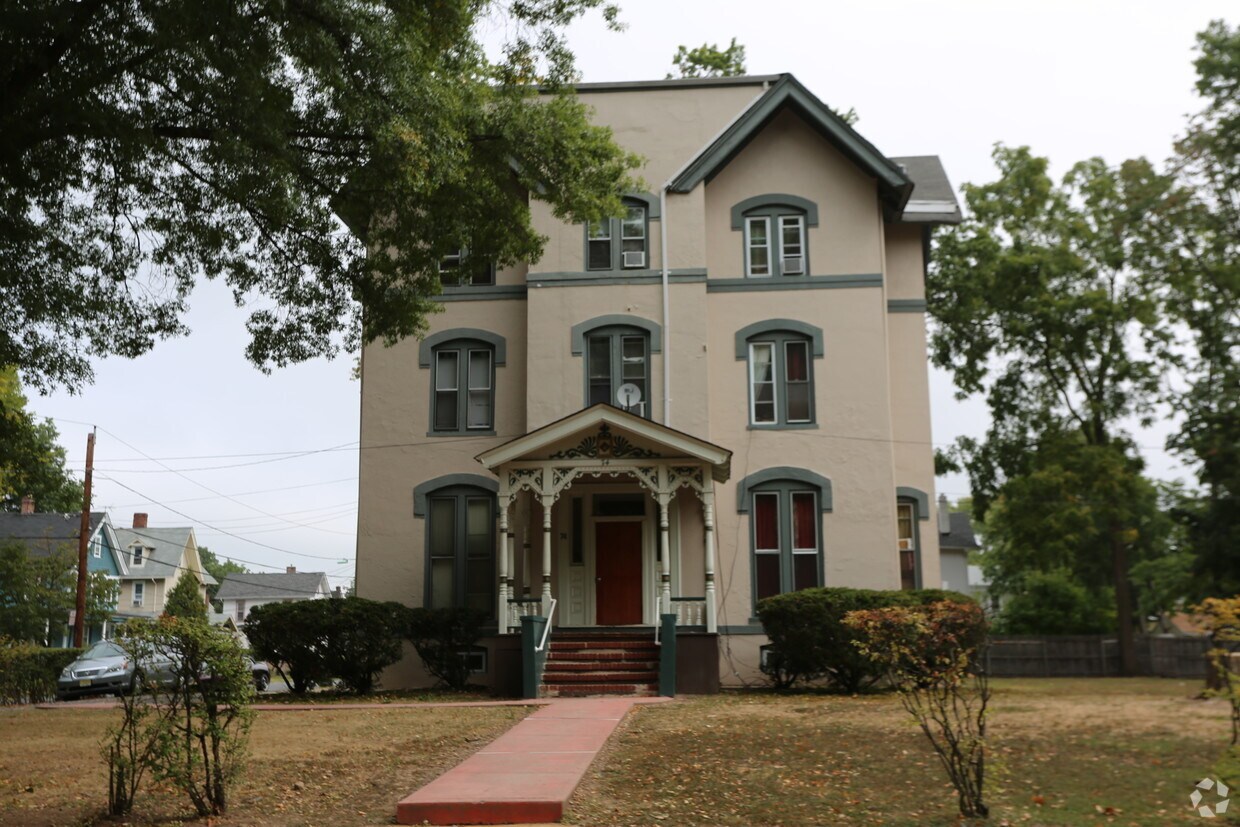 Building Photo - 70-74 Washington Dr