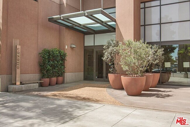 Foto del edificio - 1111 S Grand Ave