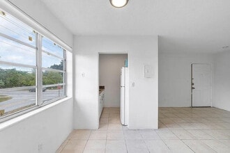 Building Photo - 14950 N Miami Ave