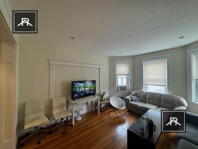 Foto del edificio - 4 bedroom in Brighton MA 02135