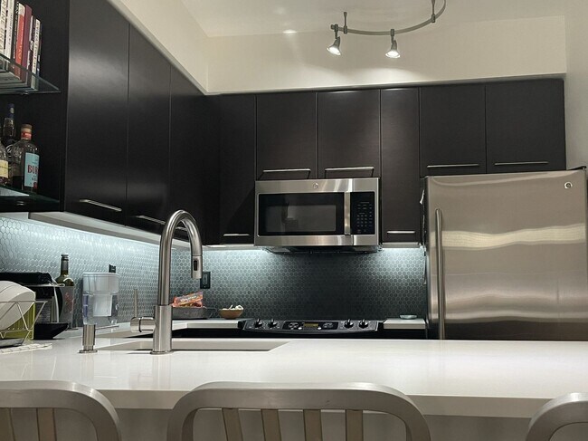 Building Photo - Move in Special, $1150 off 1st months rent...