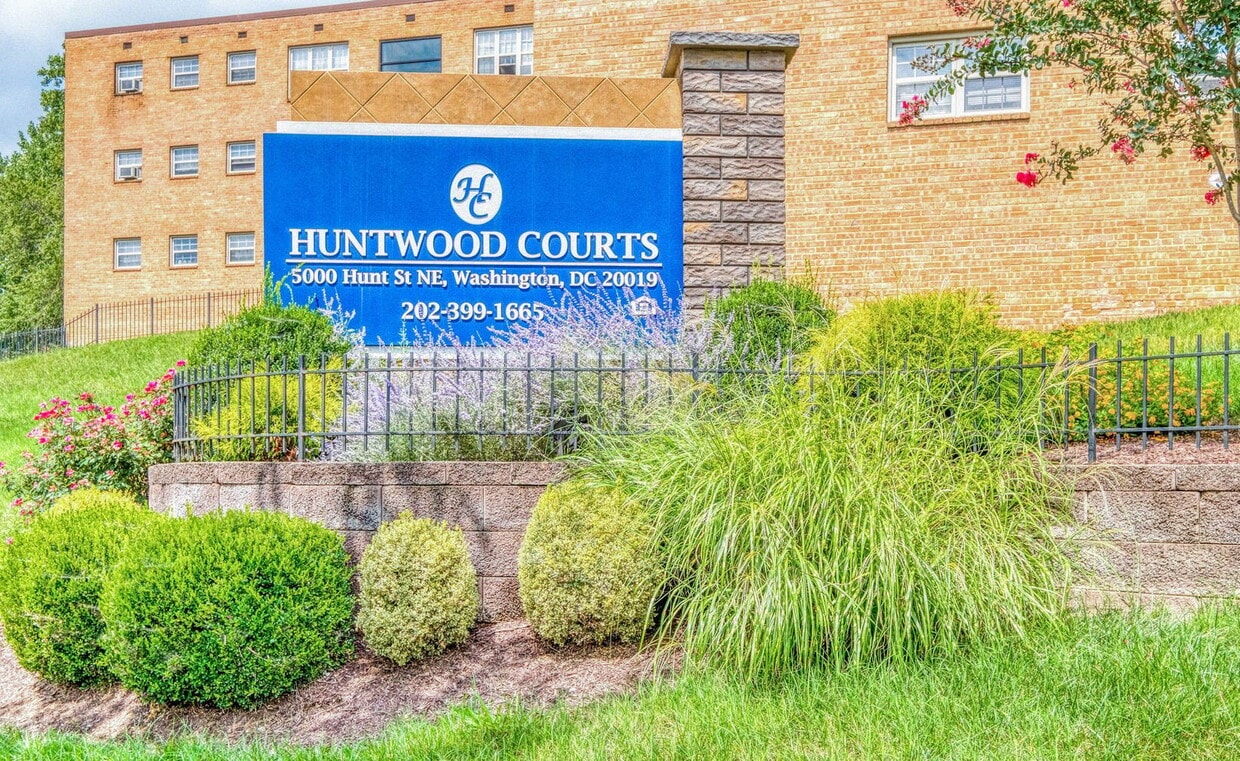Primary Photo - Huntwood Courts