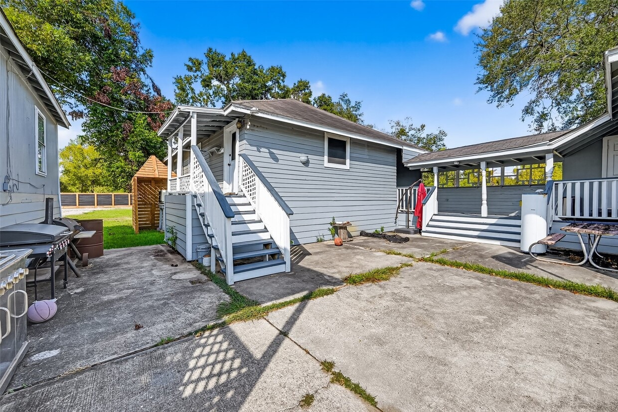 Primary Photo - 9629 Sunnywood Dr