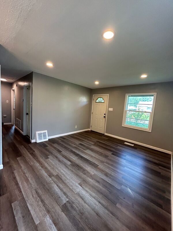 Building Photo - 236 Cameron Rd