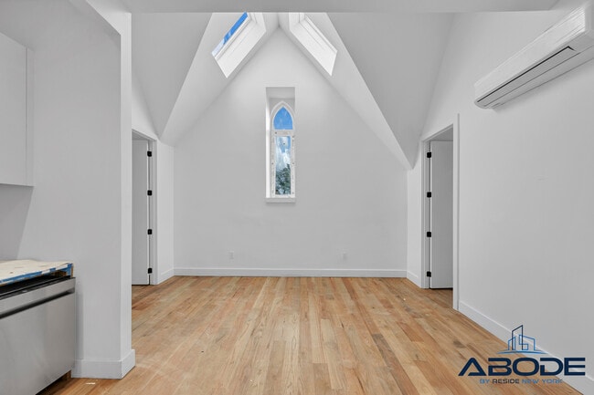Building Photo - 433 Sackett St