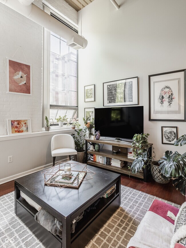 Foto del edificio - 630 N College Ave