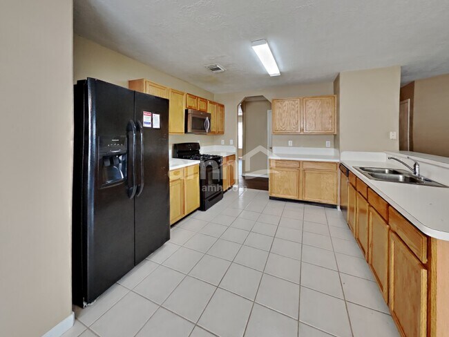 Building Photo - 5215 Lavender Ln