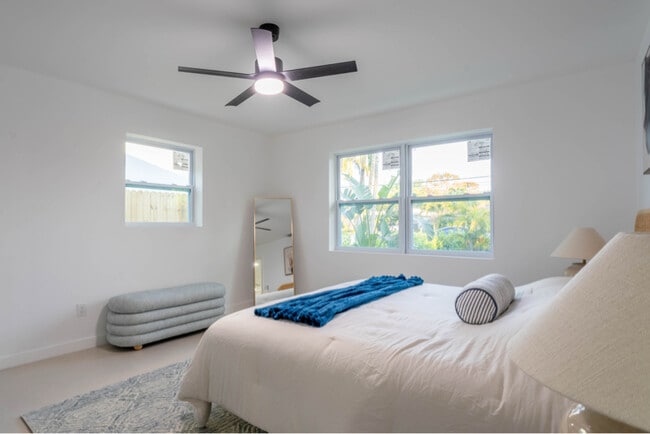 Building Photo - 770 NE 34th Ct