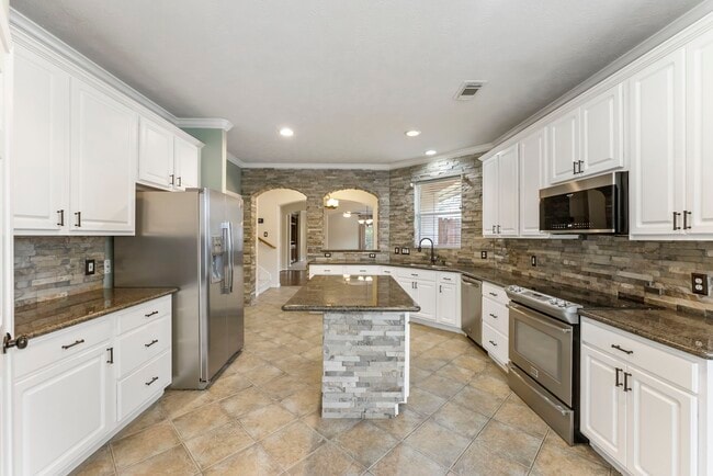 Building Photo - 11 S Bendrook Loop