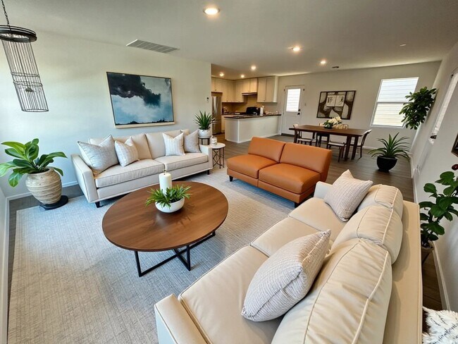 Foto del edificio - **APPLICATION RECEIVED** 3 Bedroom / 2 Bath Home Near TRADERS VILLAGE!