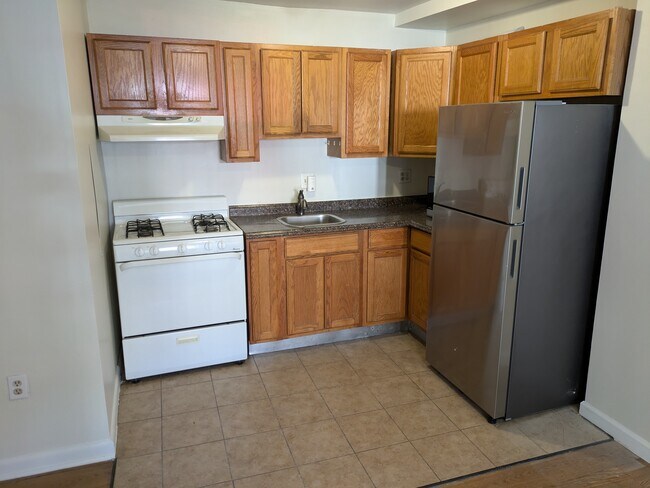 Kitchen with gas stove - 1912 9th St NW