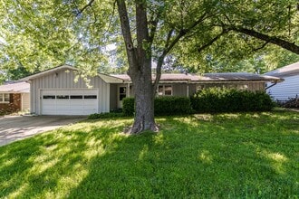 Building Photo - 1138 S Belcrest Ave