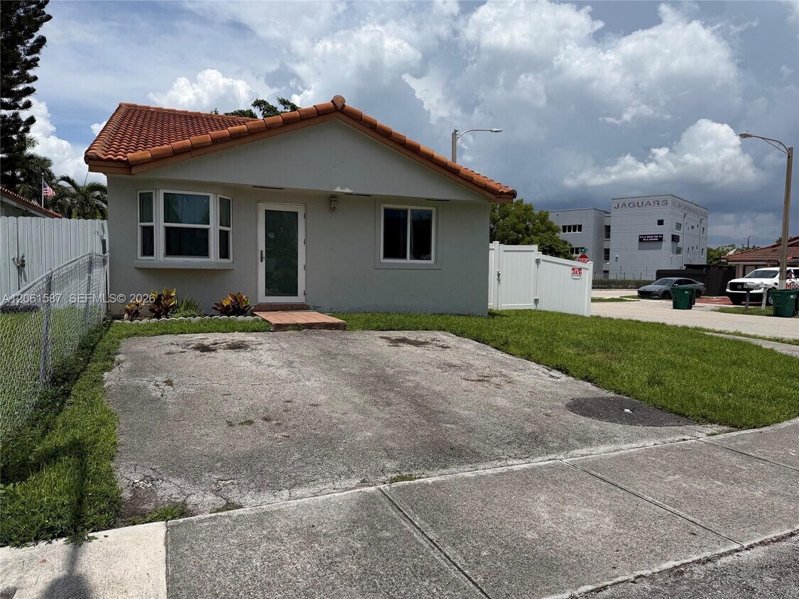 Building Photo - 11686 NW 91st Pl