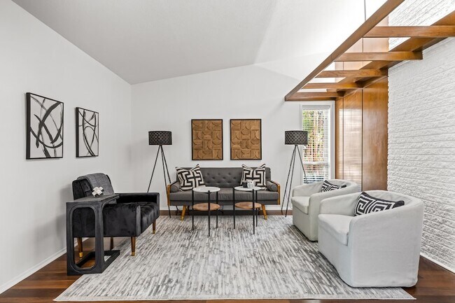 Foto del edificio - 3875 Buckthorne Dr