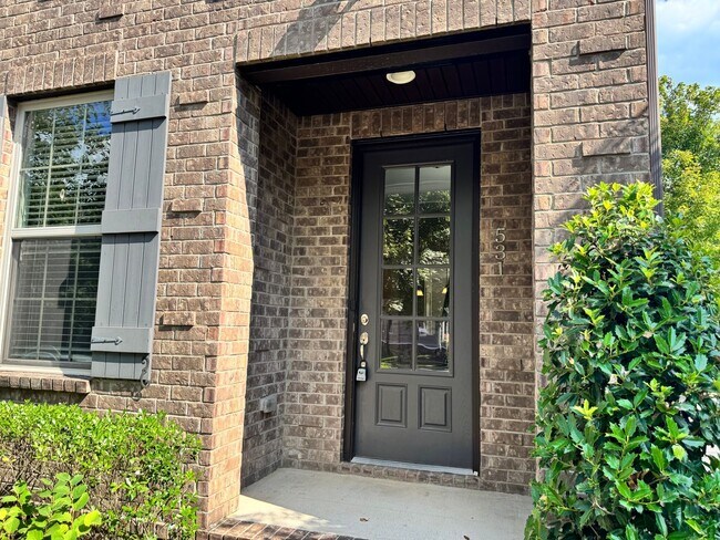 Foto del edificio - Beautiful End Unit Franklin Townhome